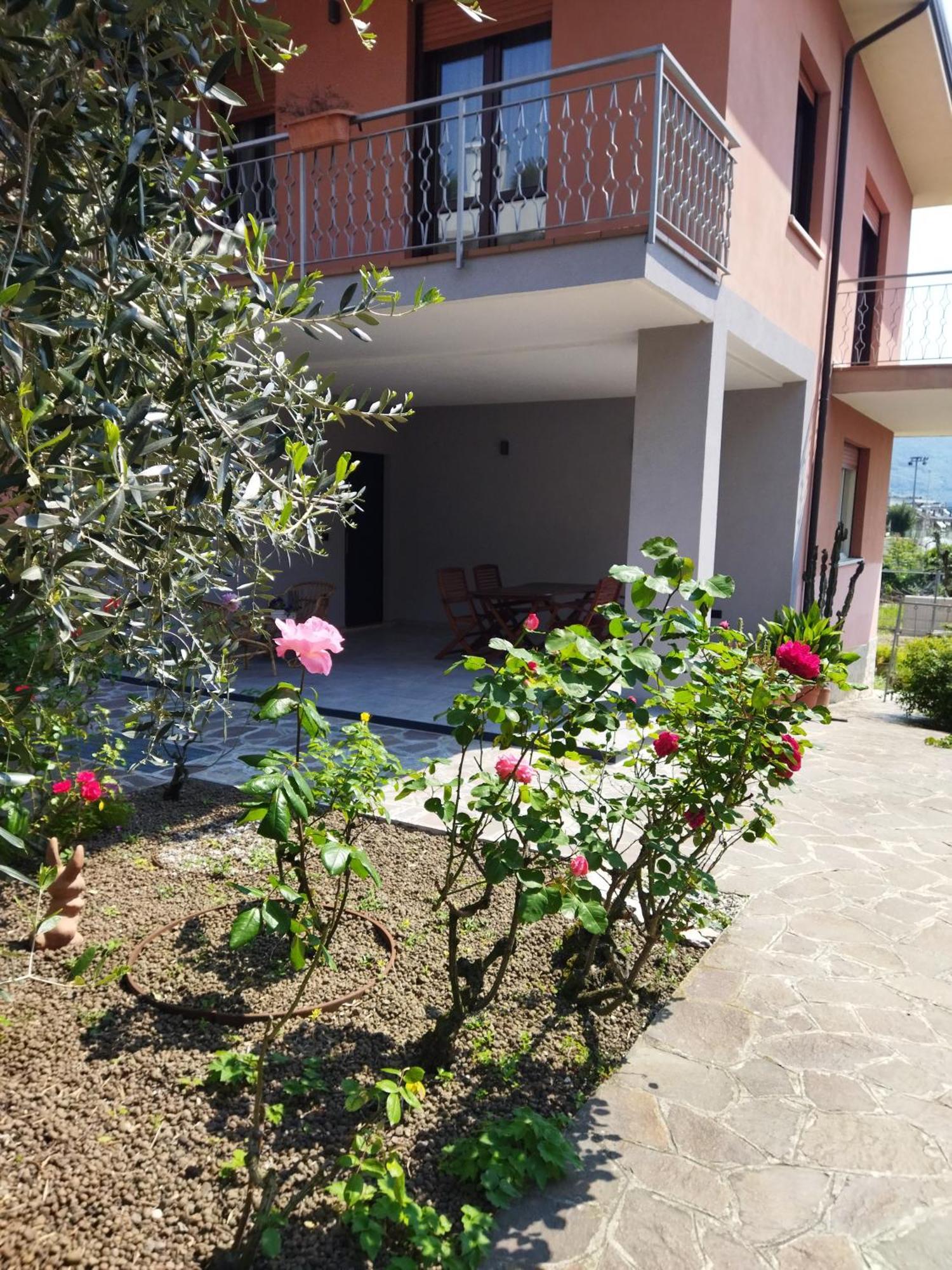 Appartement Rose Garden House Wi-Fi à Riva del Garda Extérieur photo